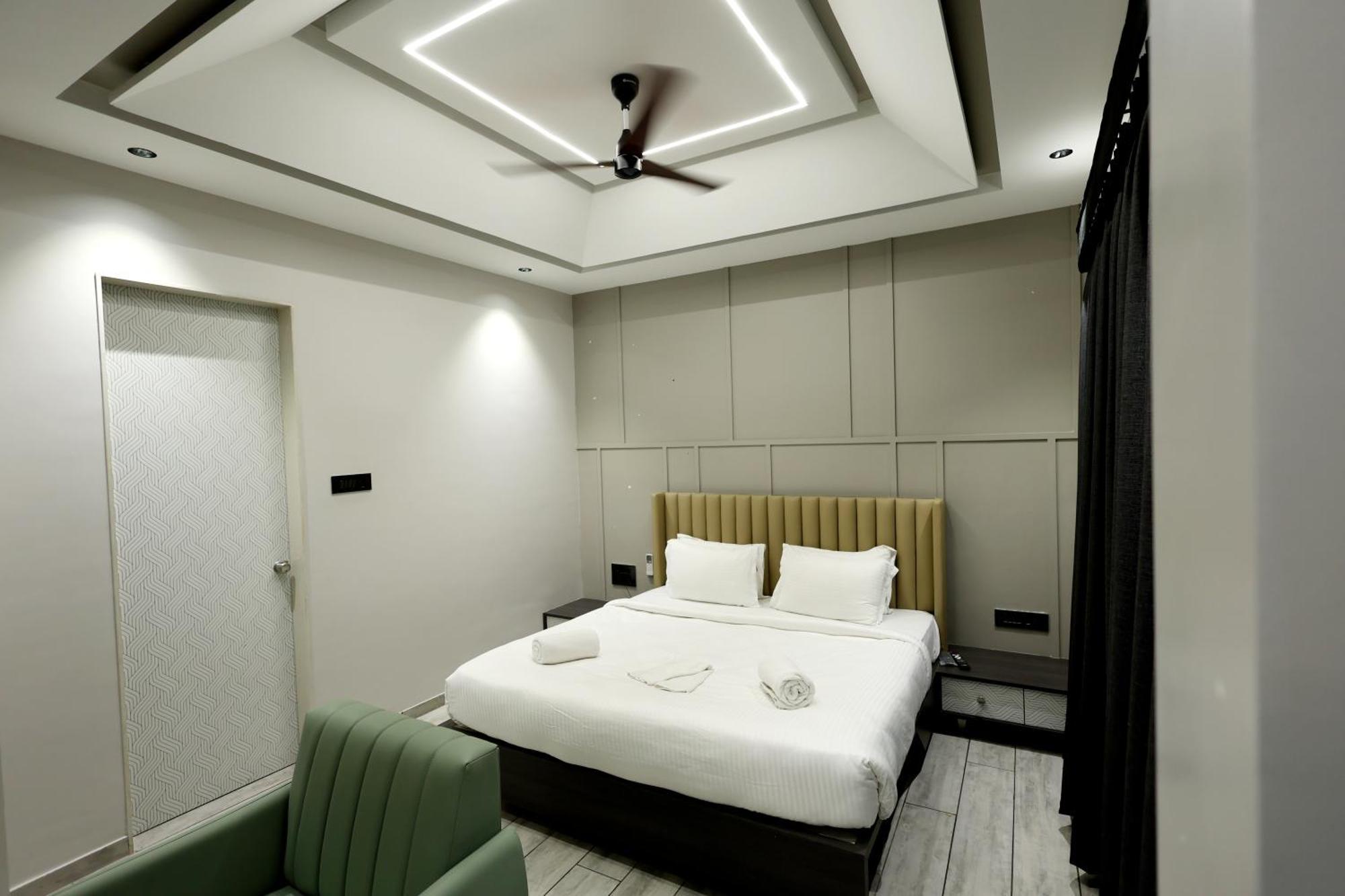 Hotel Statusinn, Ichalkaranji Bagian luar foto