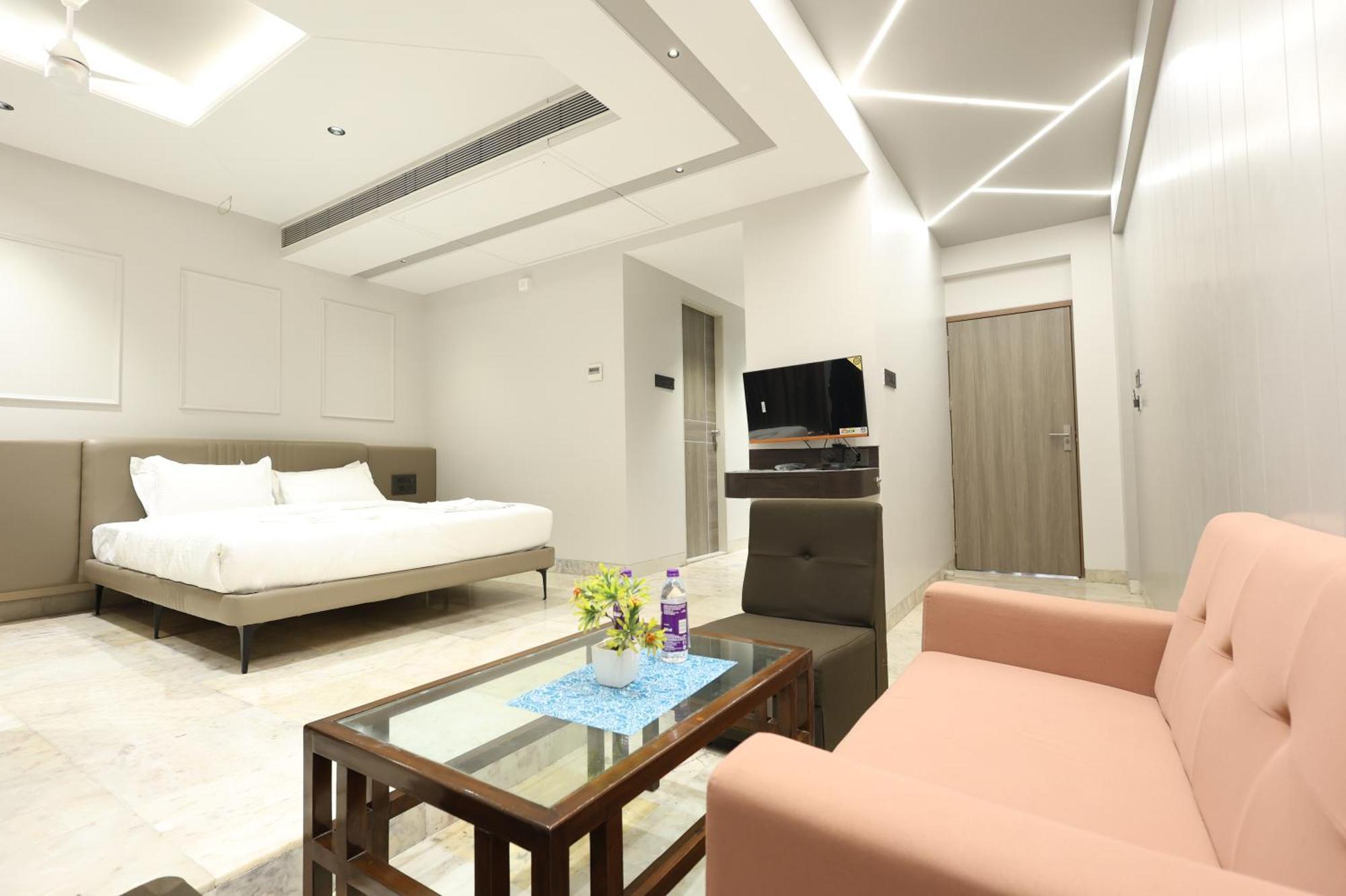 Hotel Statusinn, Ichalkaranji Bagian luar foto