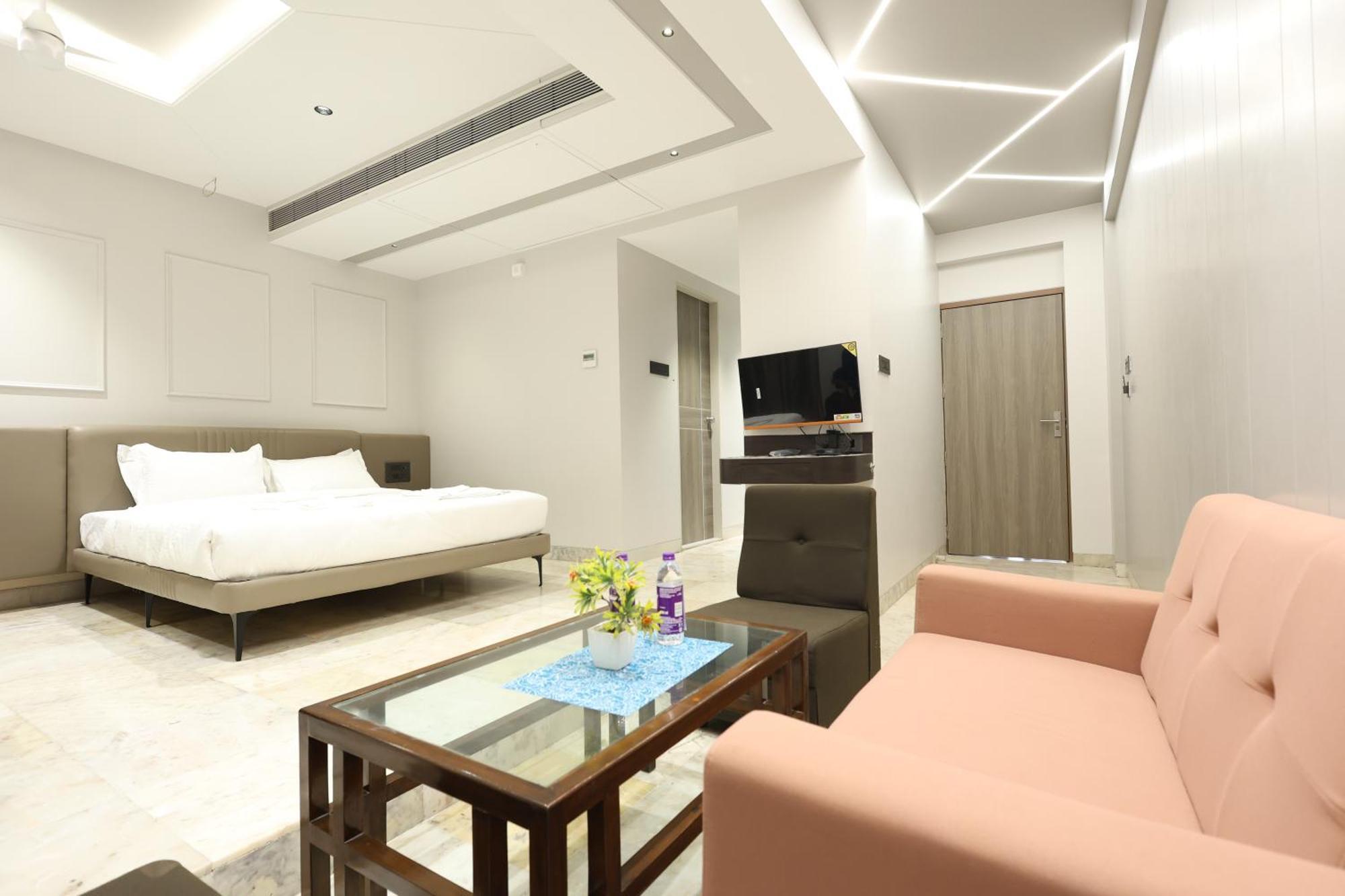 Hotel Statusinn, Ichalkaranji Bagian luar foto