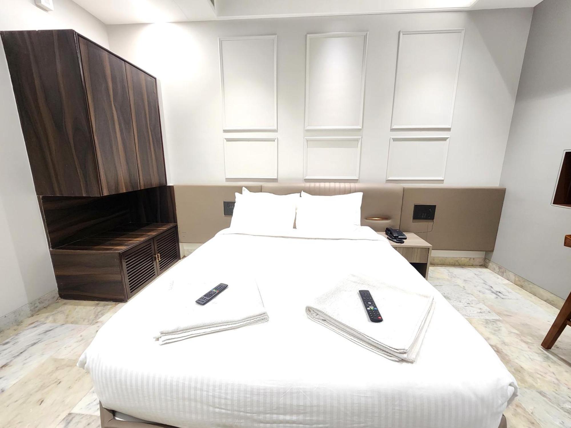Hotel Statusinn, Ichalkaranji Bagian luar foto