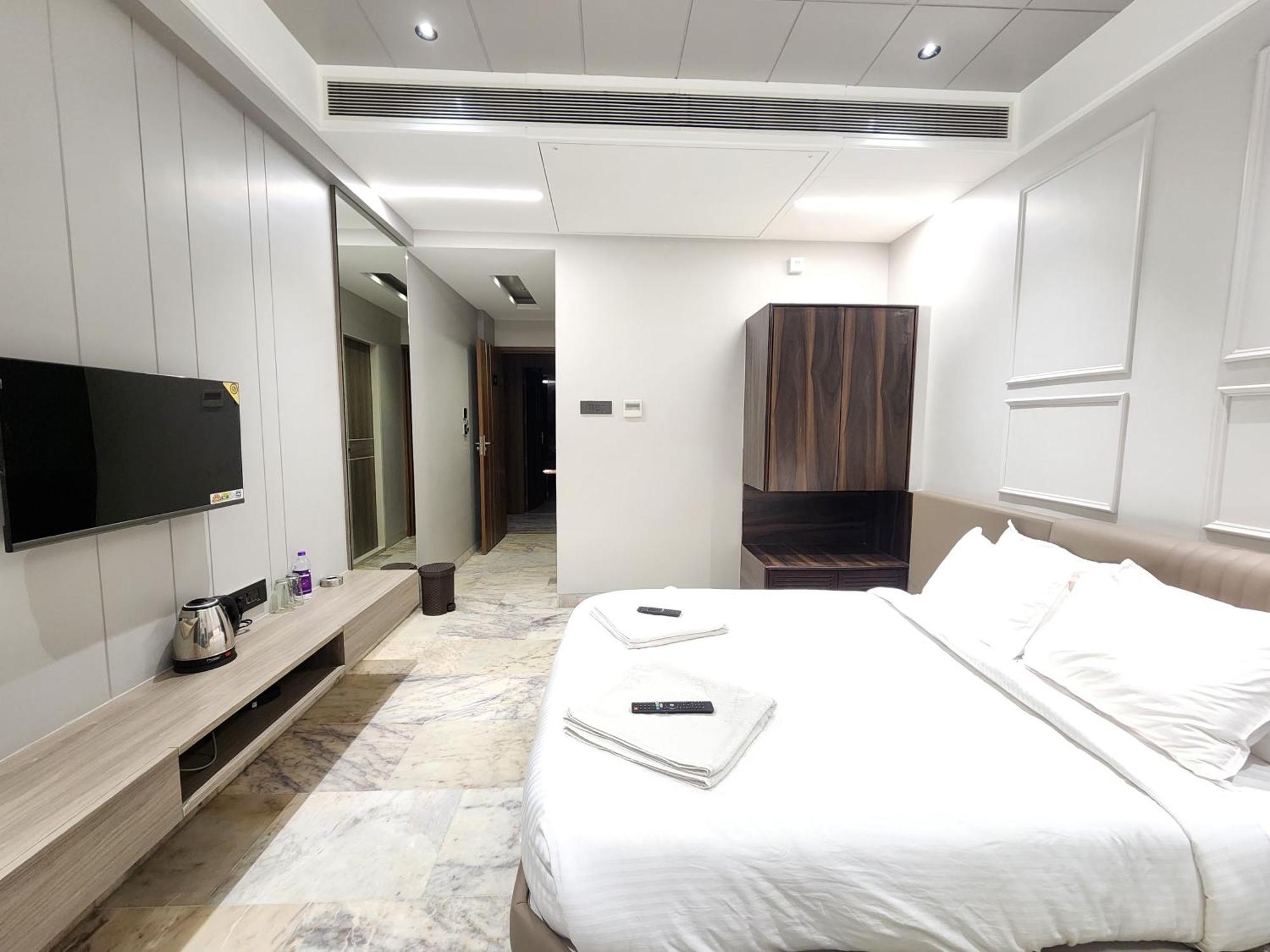 Hotel Statusinn, Ichalkaranji Bagian luar foto