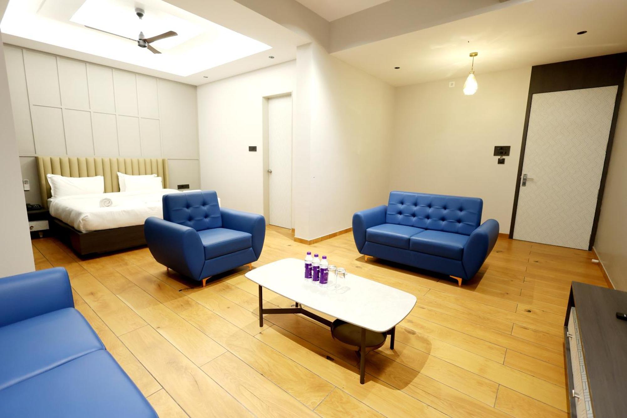 Hotel Statusinn, Ichalkaranji Bagian luar foto