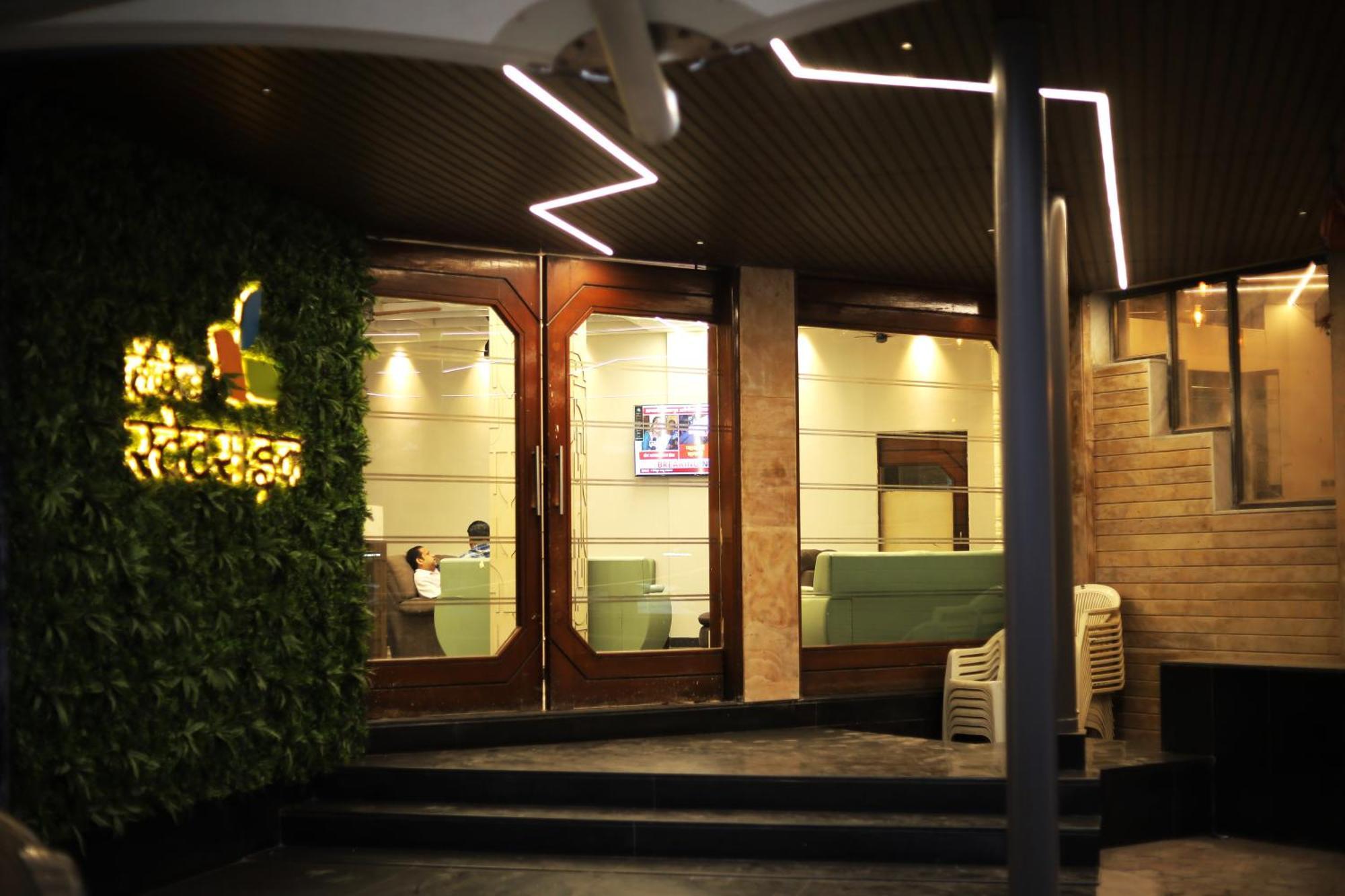 Hotel Statusinn, Ichalkaranji Bagian luar foto
