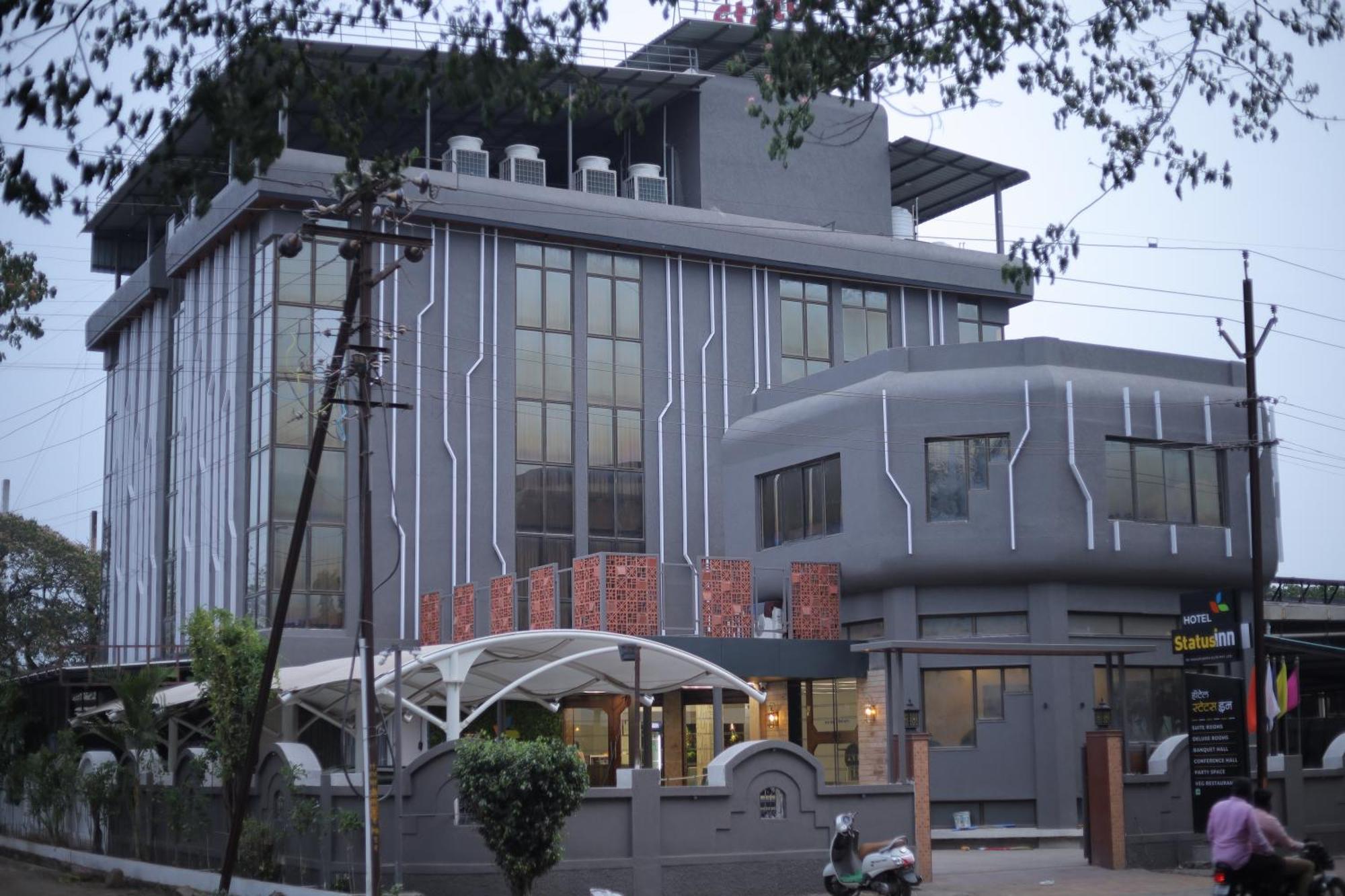 Hotel Statusinn, Ichalkaranji Bagian luar foto