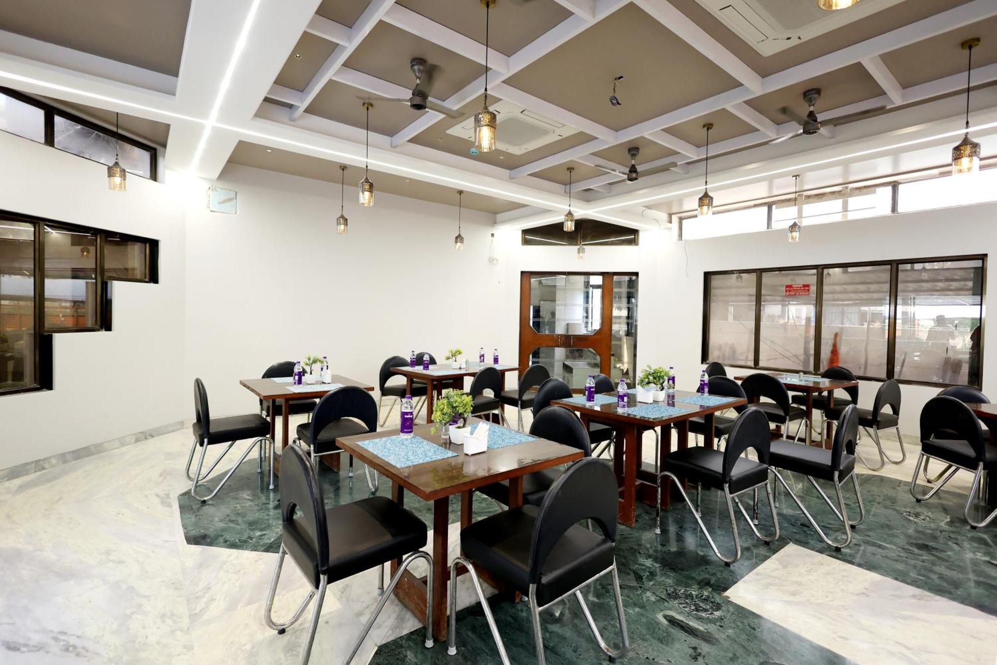 Hotel Statusinn, Ichalkaranji Bagian luar foto