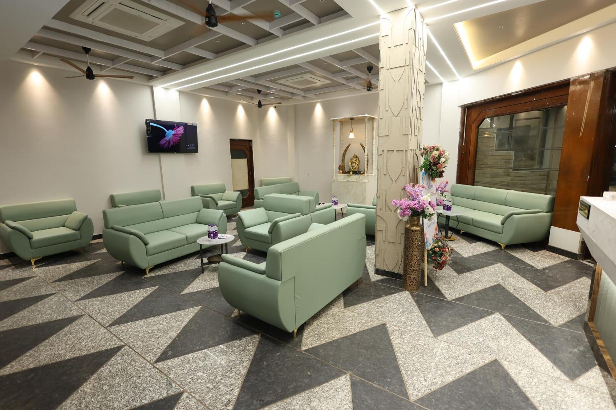 Hotel Statusinn, Ichalkaranji Bagian luar foto